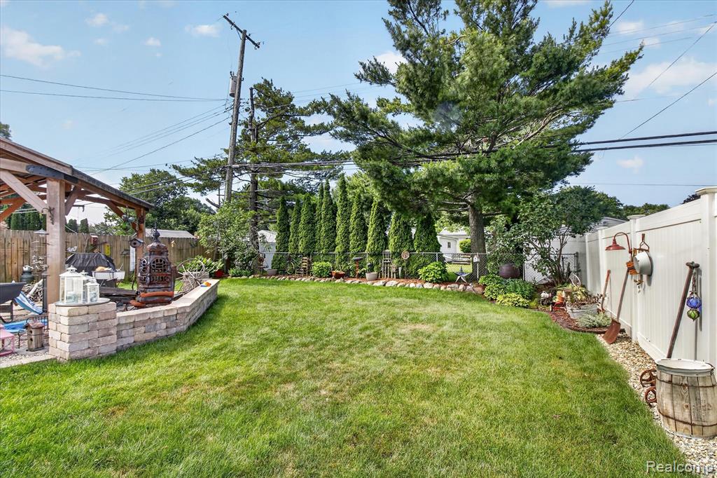 24220 Harrison Street, Clinton Twp, MI 48035 — Photo 51