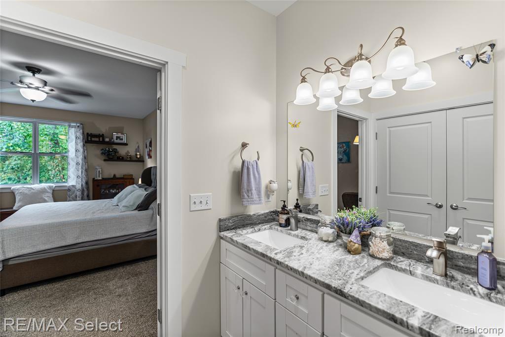 3127 Harbor Pointe Circle, Fenton, MI 48430 — Photo 28