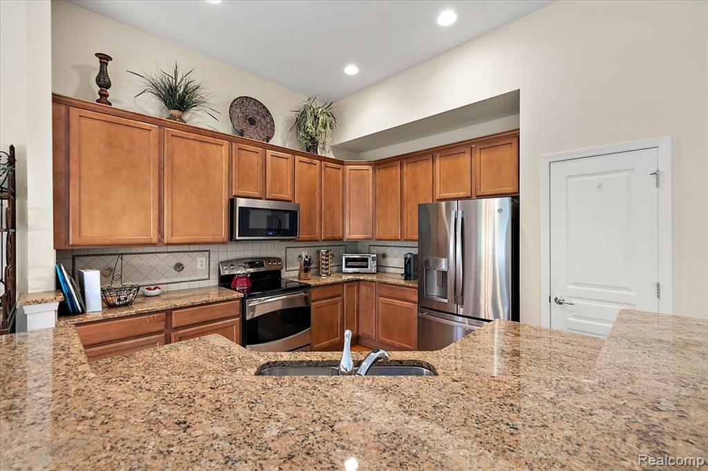 49676 Broadacre Drive, 63, Macomb, MI 48042 — Photo 10