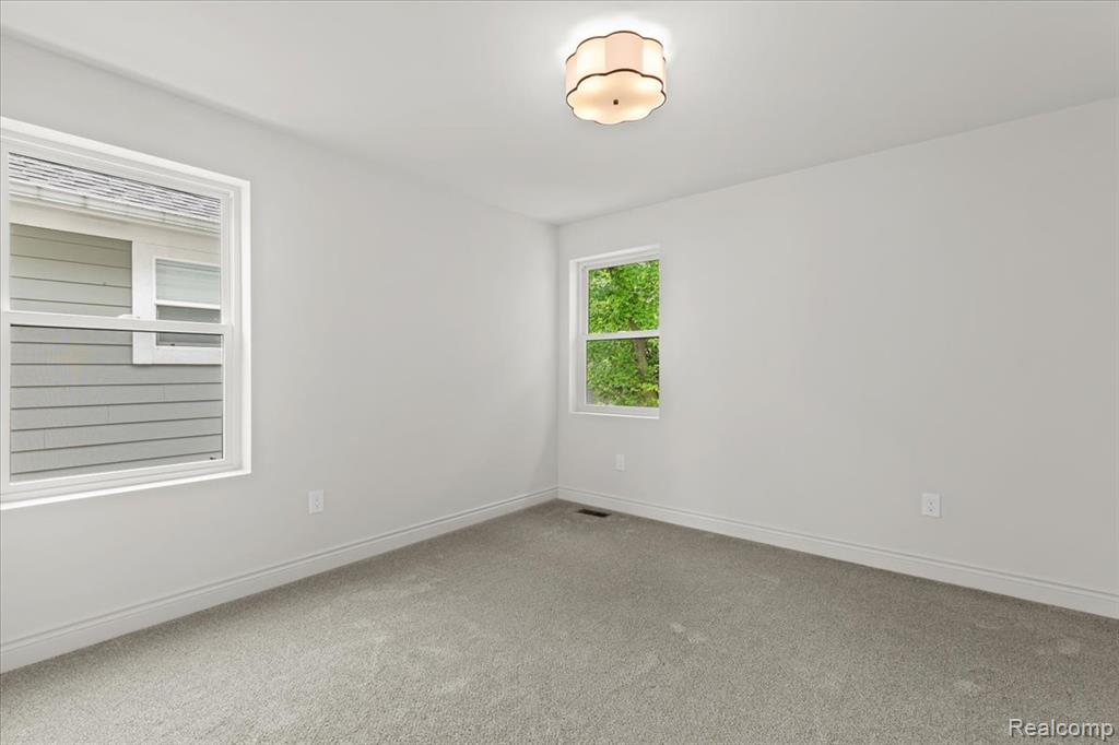 624 S Vermont Avenue, Royal Oak, MI 48067 — Photo 37
