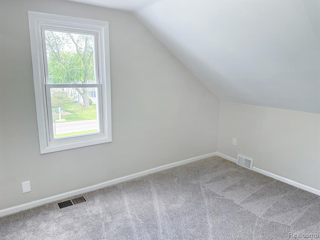 4013 CHENLOT Lane, Waterford, MI 48328 — Photo 17