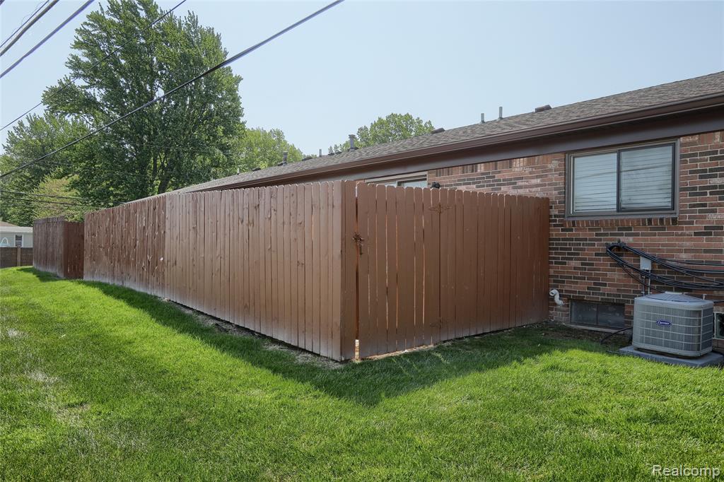 30784 Quinkert Street, Roseville, MI 48066 — Photo 28
