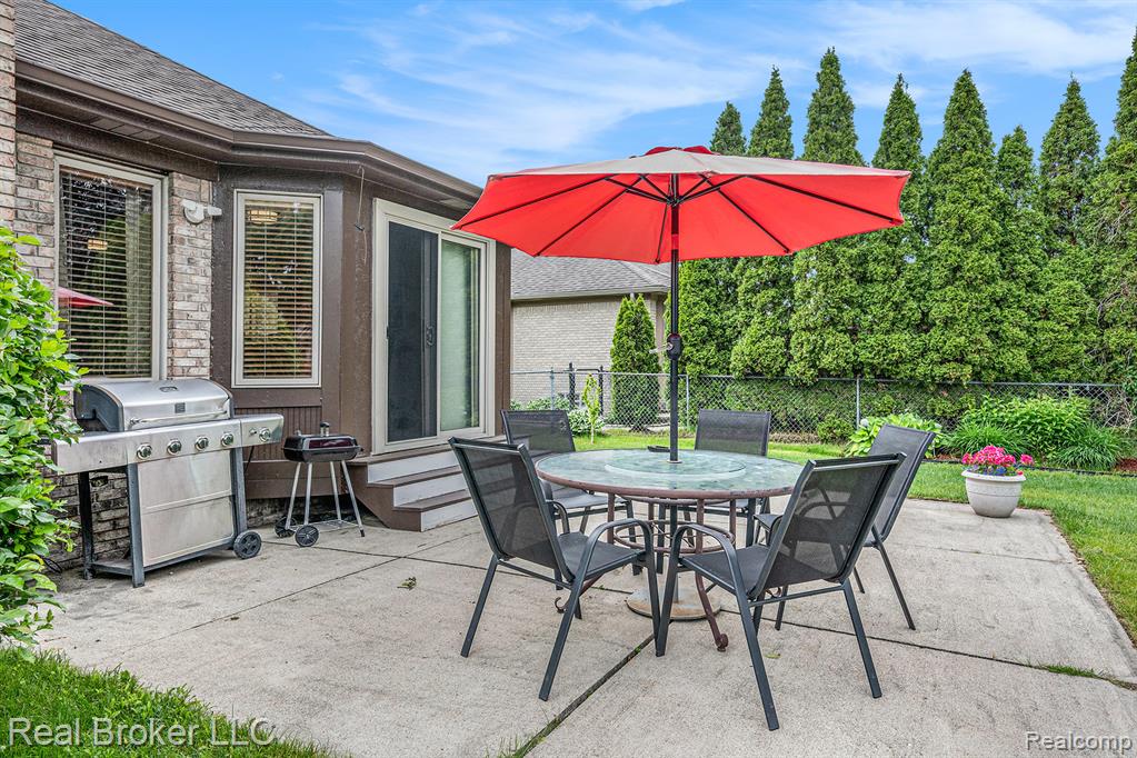 50155 OXFORD Drive, Macomb, MI 48044 — Photo 22