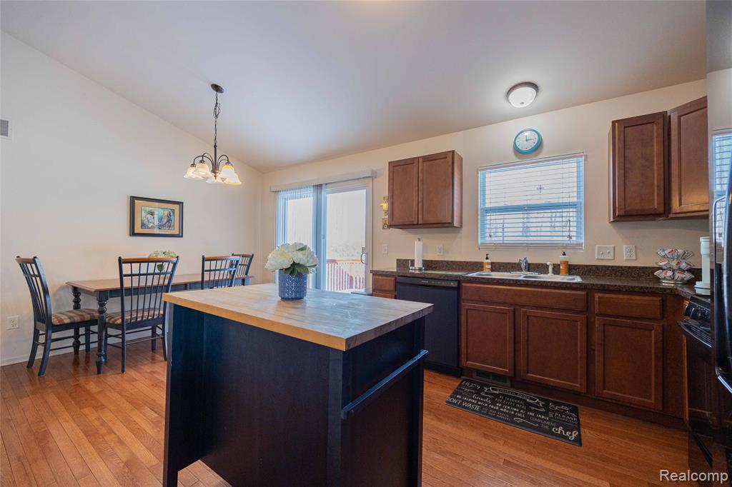 17155 Theresa Lane, New Boston, MI 48164 — Photo 12