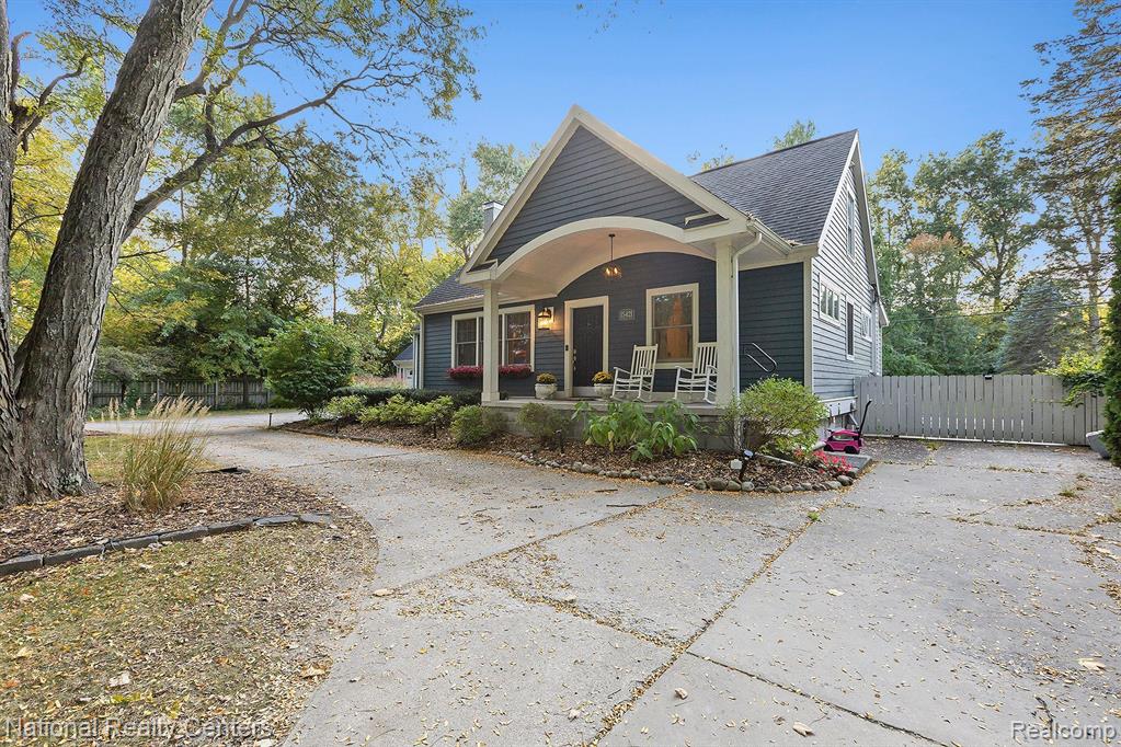 15421 ROBINWOOD Drive, Plymouth, MI 48170 — Photo 2