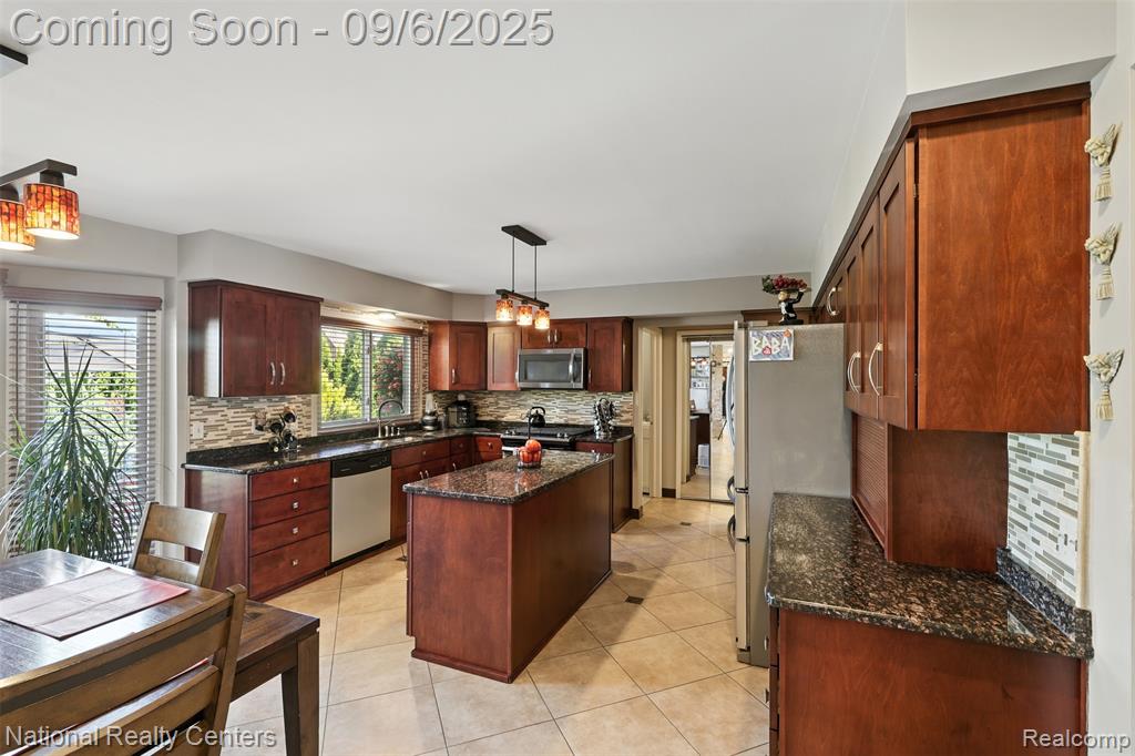 46674 Snowbird Drive, Macomb, MI 48044 — Photo 13