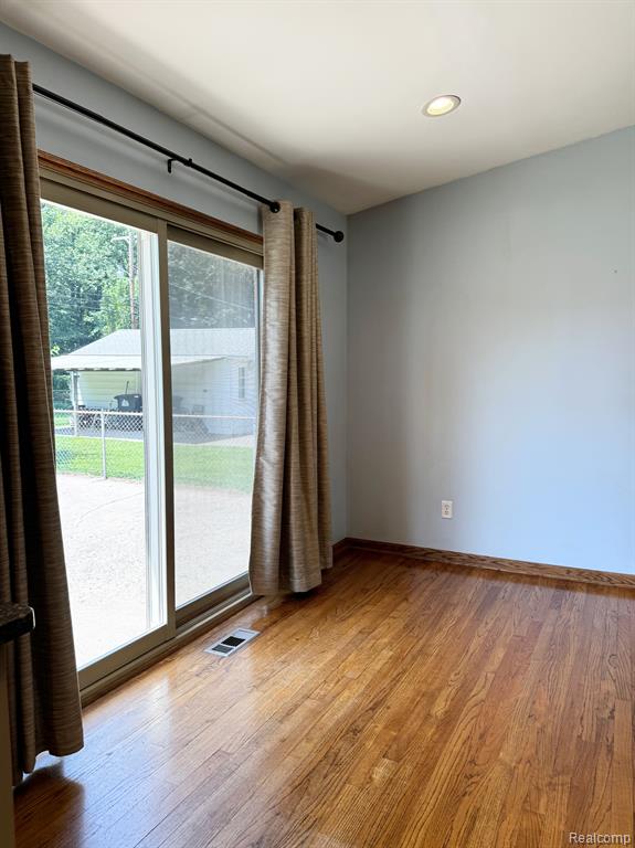 8126 Mills Street, Taylor, MI 48180 — Photo 17