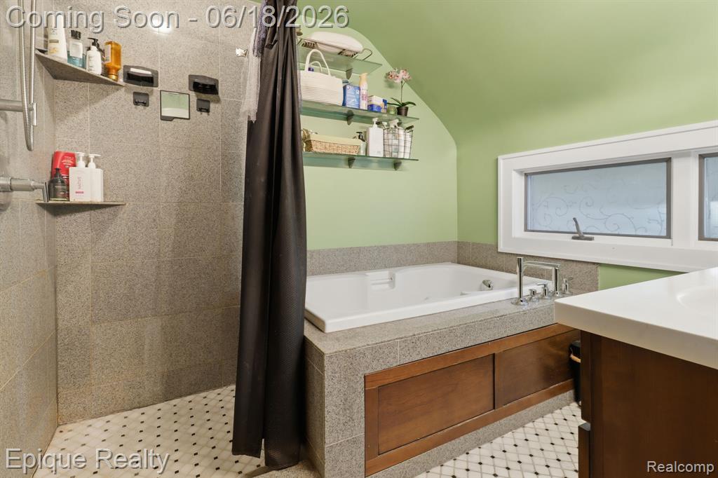21085 Metroview Road, Farmington, MI 48335 — Photo 31