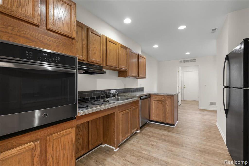 21374 MULBERRY Court, Farmington Hills, MI 48336 — Photo 3