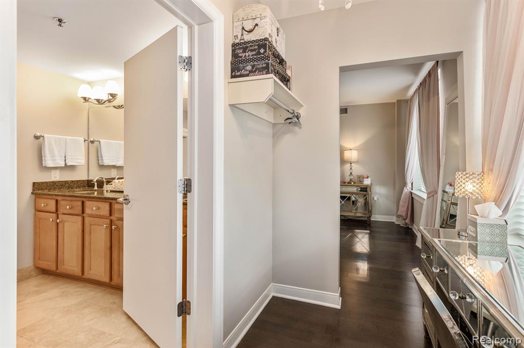 525 W Lafayette Boulevard, 16B, Detroit, MI 48226 — Photo 36