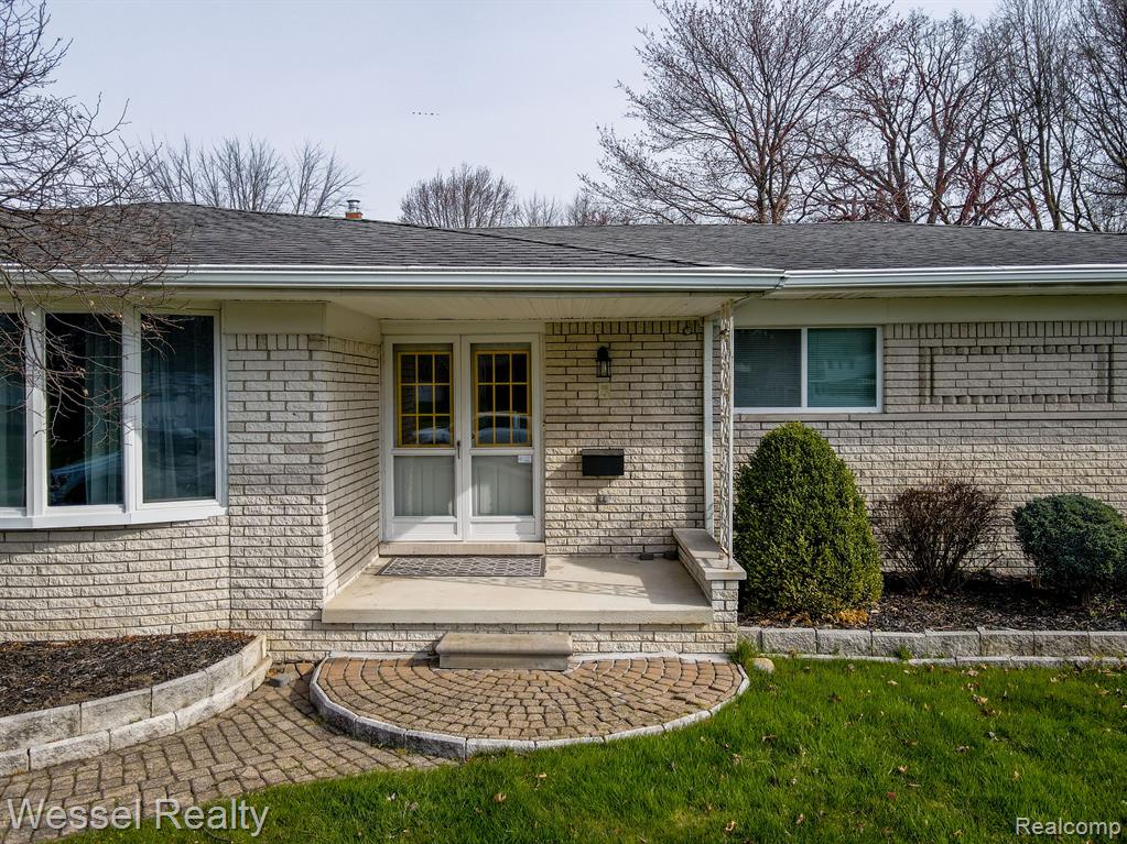 6769 DONNYBROOK Drive, Shelby Twp, MI 48316 — Photo 4