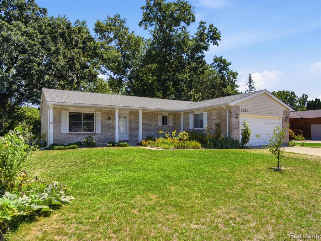 1071 Meadowlark Drive, Waterford, MI 48327
