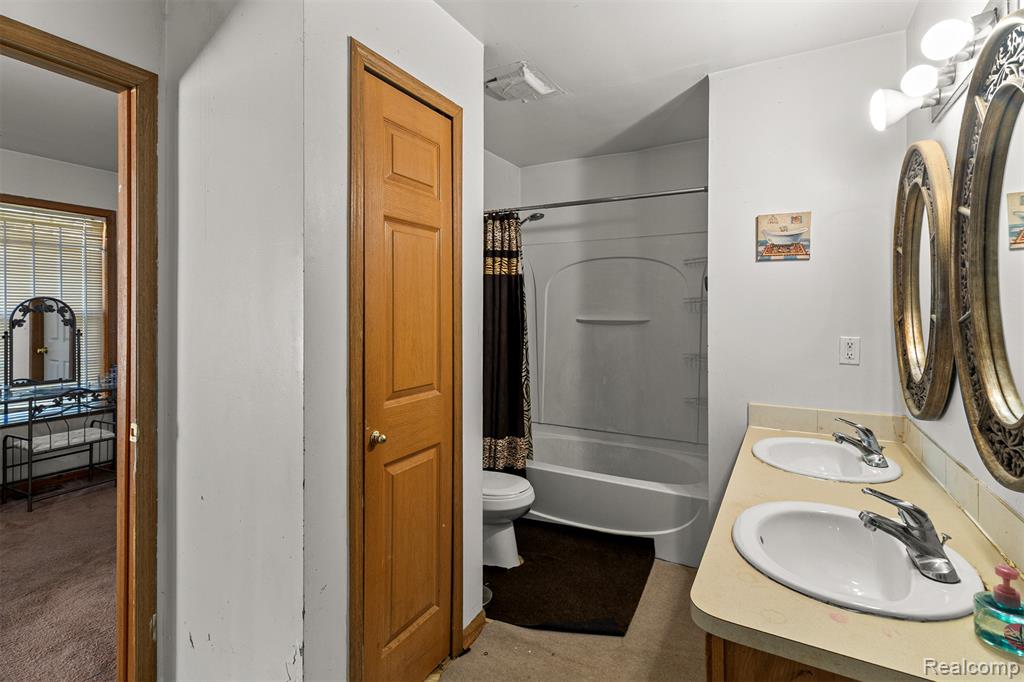 8068 Saint Marys Street, Detroit, MI 48228 — Photo 16