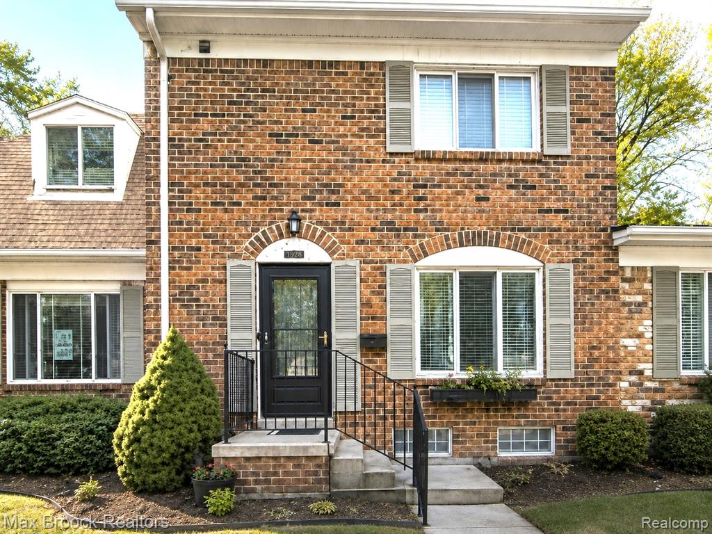 1928 S Wickham W, Royal Oak, MI 48073