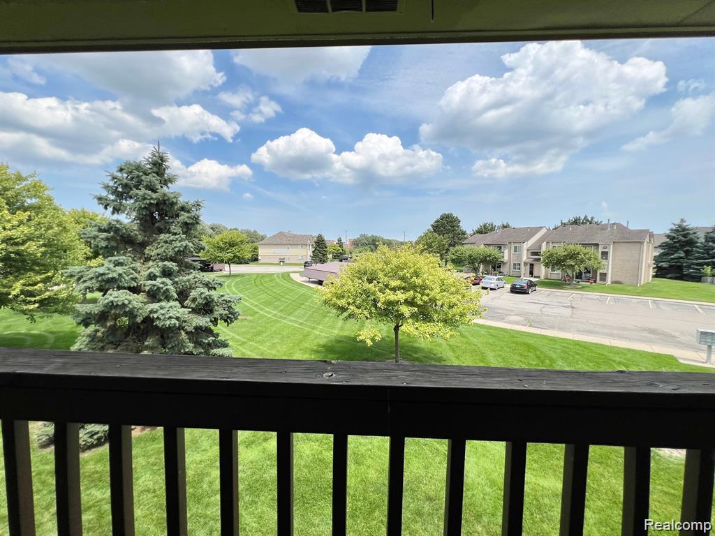 44522 Lakepointe Drive, Sterling Heights, MI 48313 — Photo 16