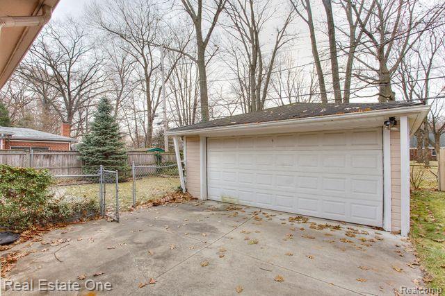 627 BUTTERNUT Avenue, Royal Oak, MI 48073 — Photo 25