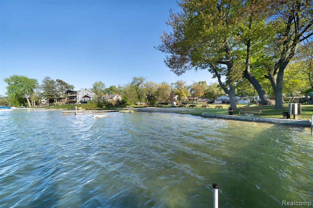7806 Circle Boulevard, West Bloomfield, MI 48323 — Photo 46