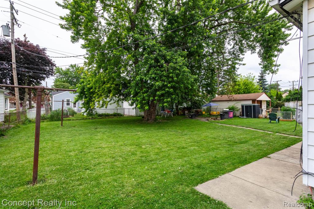 957 Park Avenue, Lincoln Park, MI 48146 — Photo 33