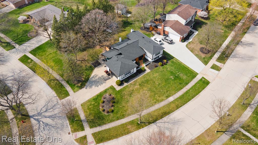 5251 WINCHESTER Drive, Troy, MI 48085 — Photo 48