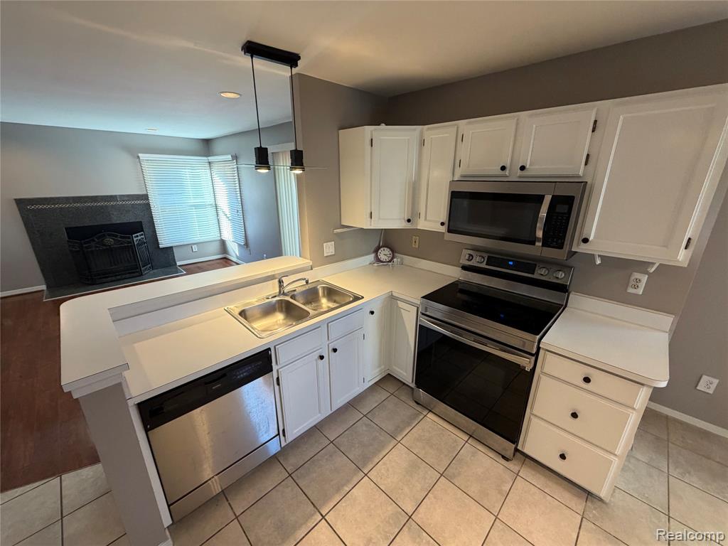 39588 Squire, Novi, MI — Photo 7