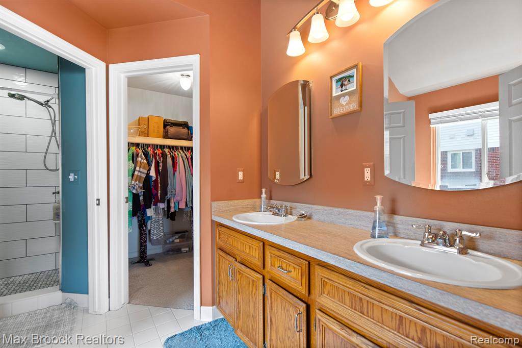 52449 ROBINS NEST Drive, Chesterfield, MI 48047 — Photo 16