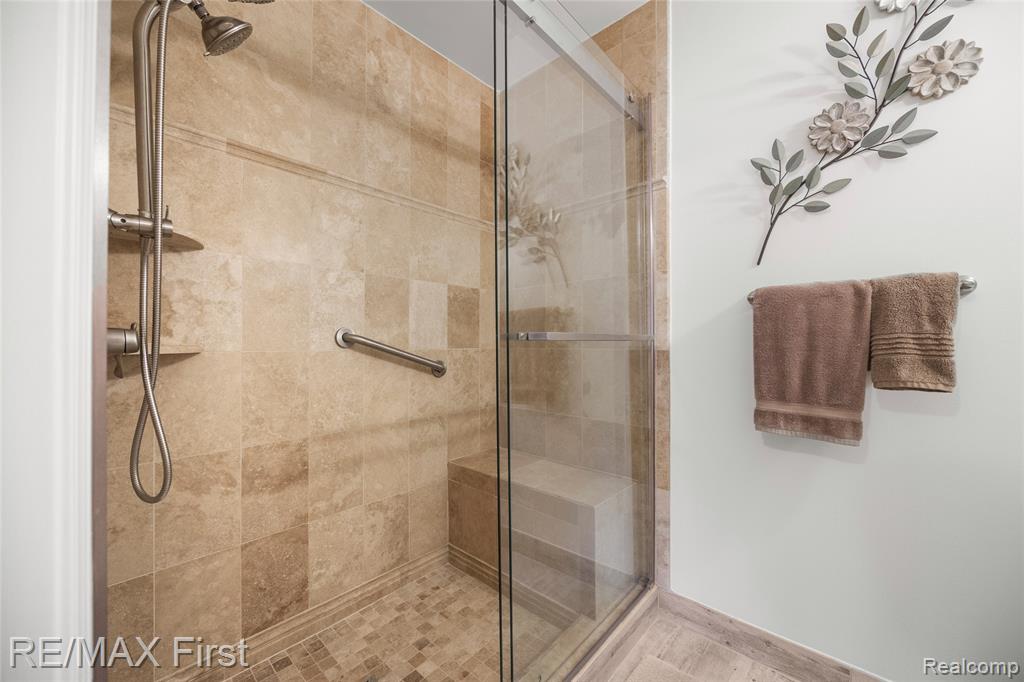 915 Country Club Drive, 32, Saint Clair Shores, MI 48082 — Photo 26
