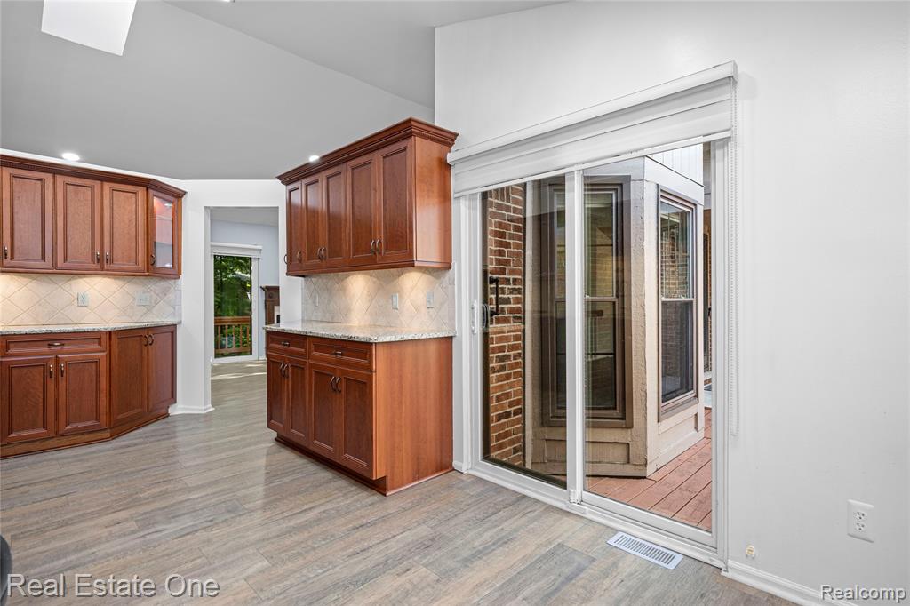 7332 Meadowridge Circle, West Bloomfield, MI — Photo 16