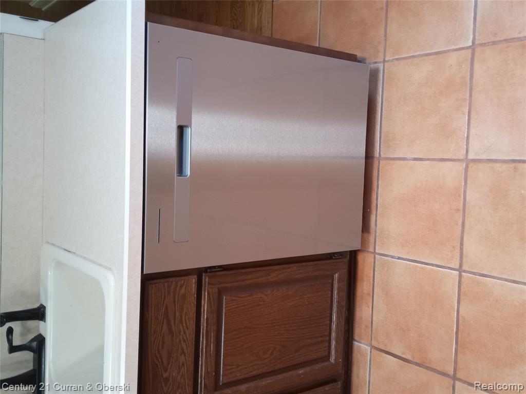 3064 Lindenwood Drive, Dearborn, MI 48120 — Photo 19