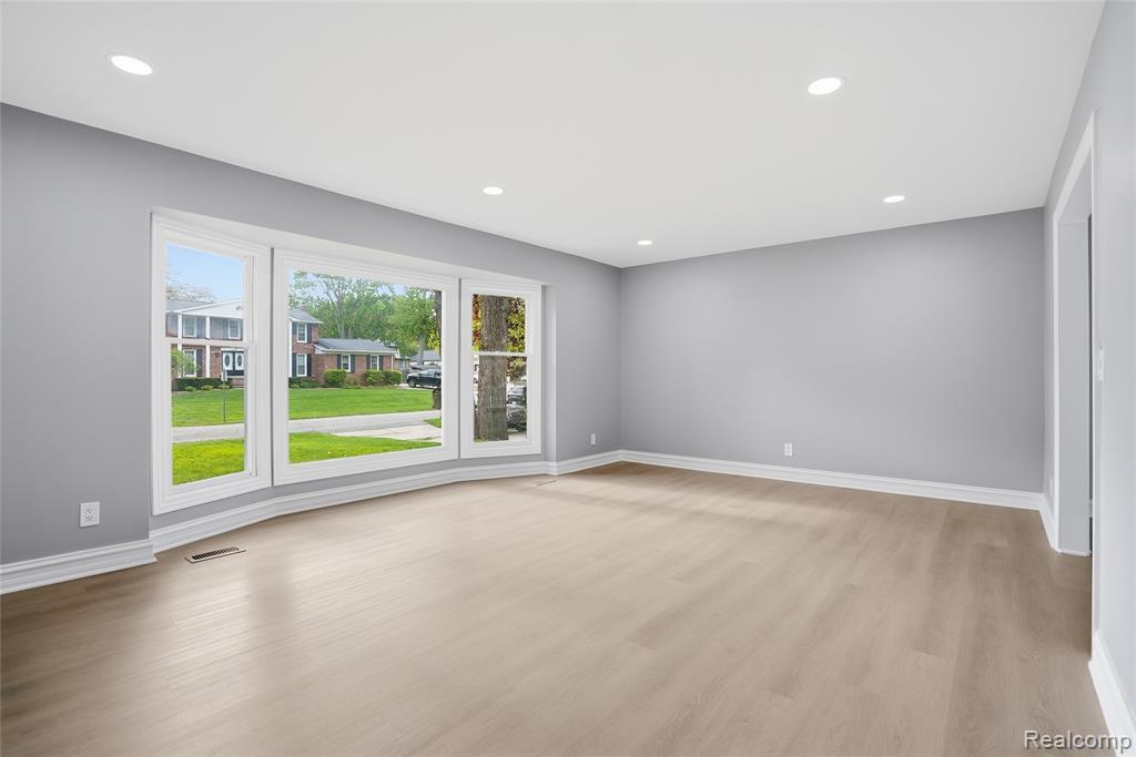 53568 Wolf Drive, Shelby Twp, MI 48316 — Photo 25