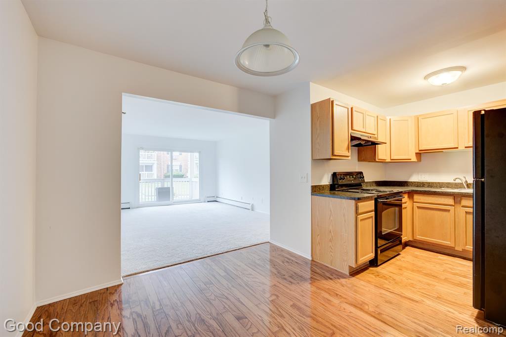 2425 TORQUAY Avenue, 102A, Royal Oak, MI 48073 — Photo 7