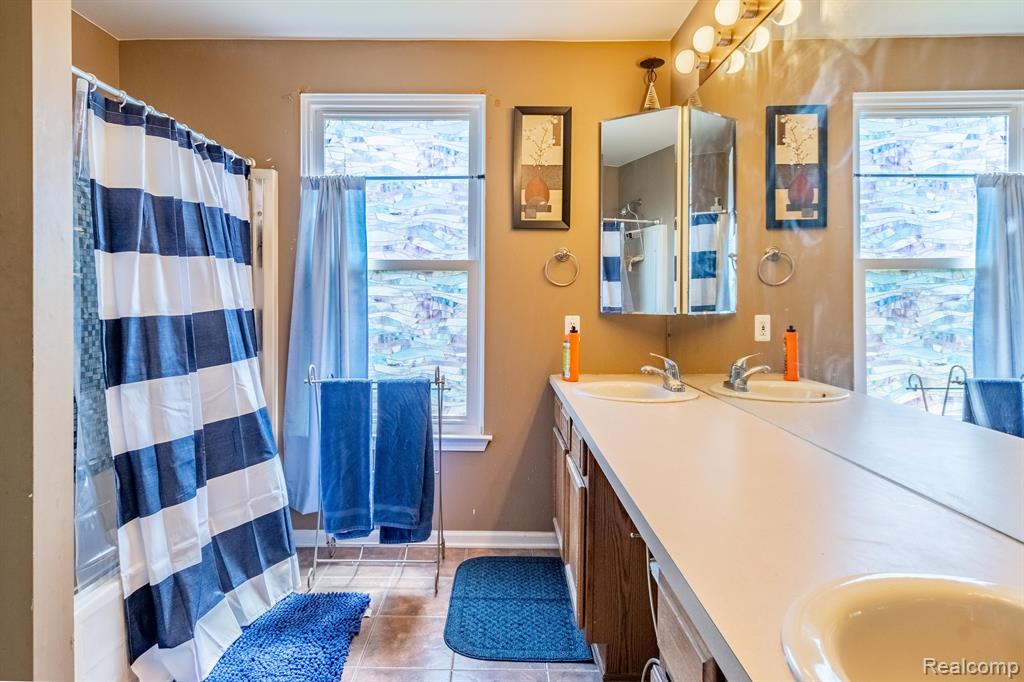 6035 MAPLEVIEW Lane, Ypsilanti, MI 48197 — Photo 22