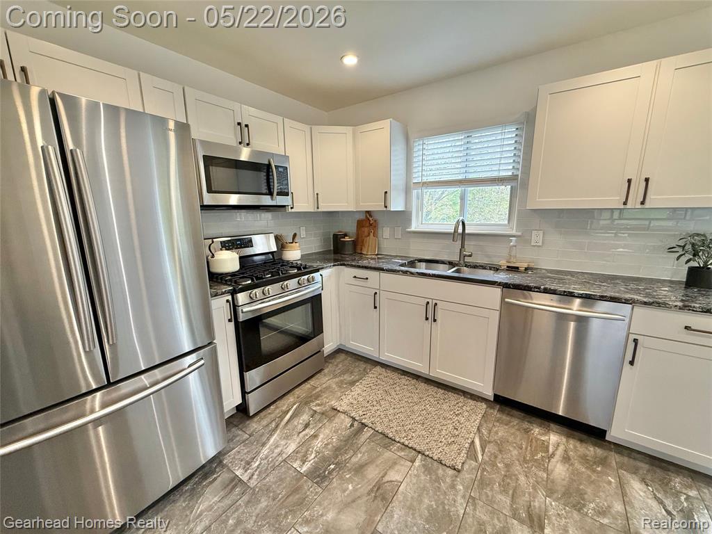 6042 Snow Apple Drive, Clarkston, MI — Photo 11