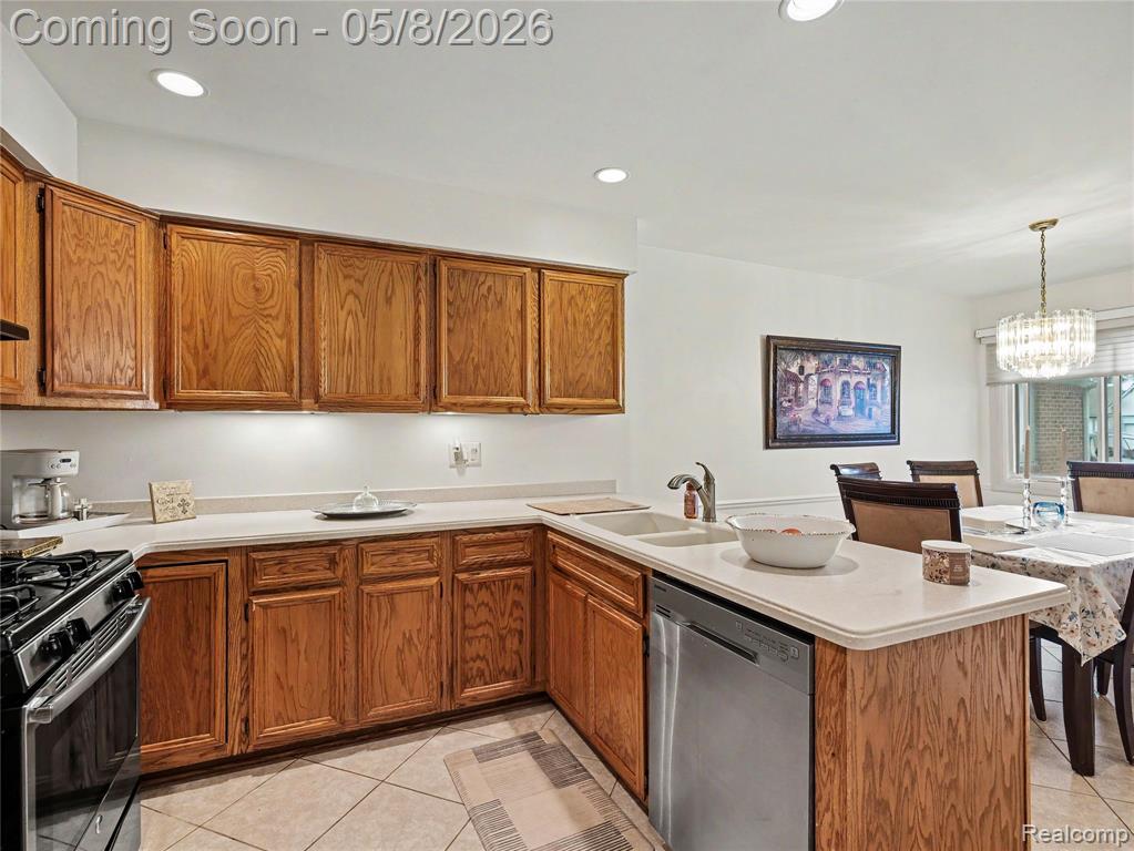 15596 Huntcliff Drive, 40, Macomb, MI 48044 — Photo 9
