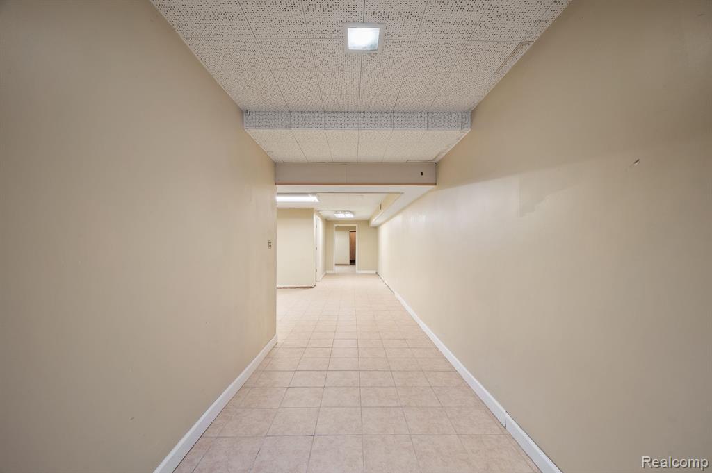 1050 W HURON Street, Waterford, MI 48328 — Photo 11