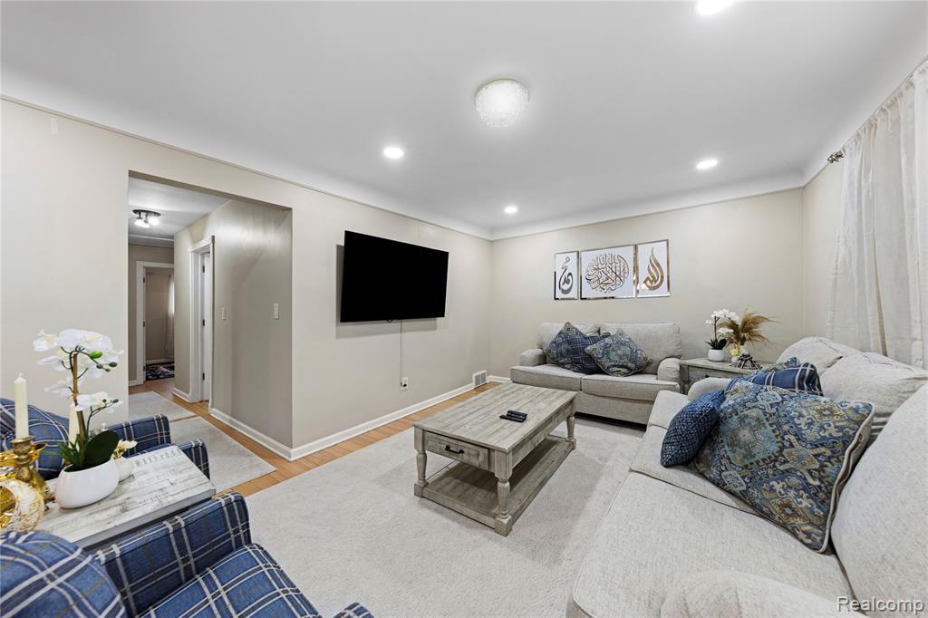 4692 McKinley Street, Dearborn Heights, MI 48125 — Photo 5