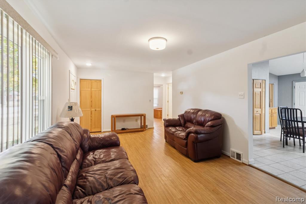 639 N Harvey Street, Westland, MI — Photo 9