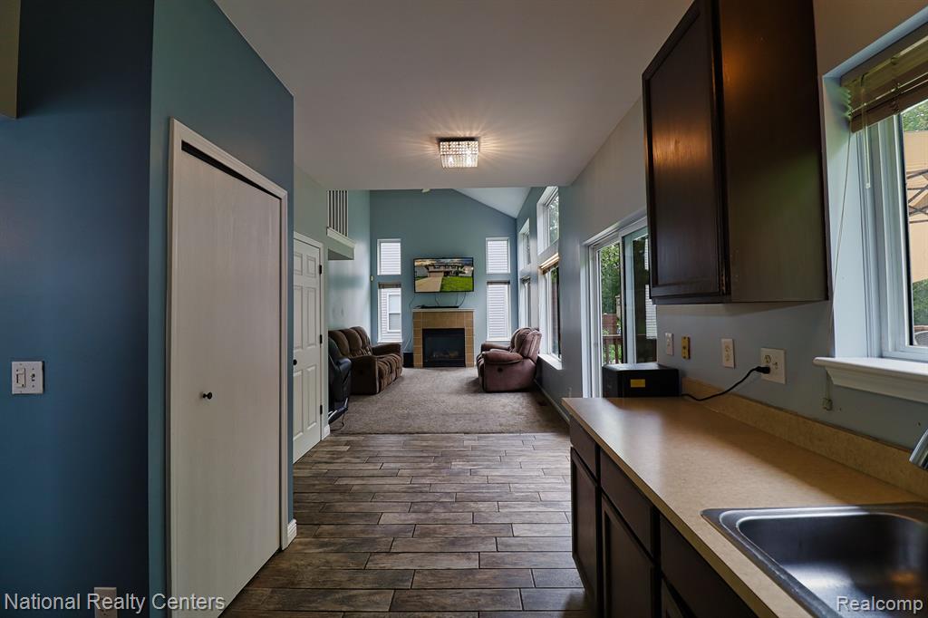 5626 Lockwood Drive, Waterford, MI 48329 — Photo 8
