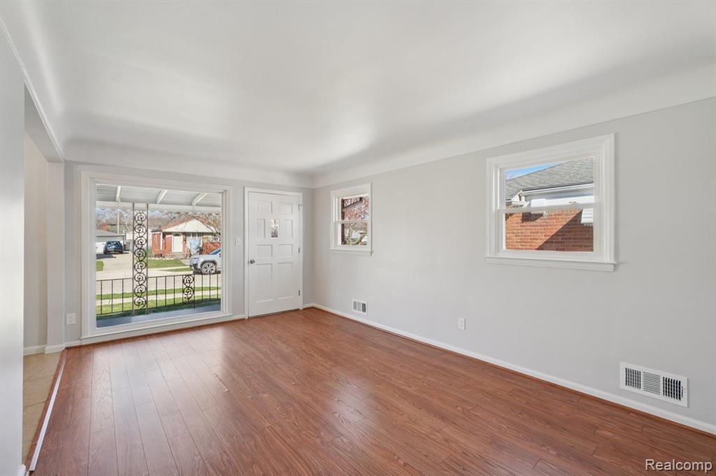29720 Taylor Street, Saint Clair Shores, MI 48082 — Photo 4