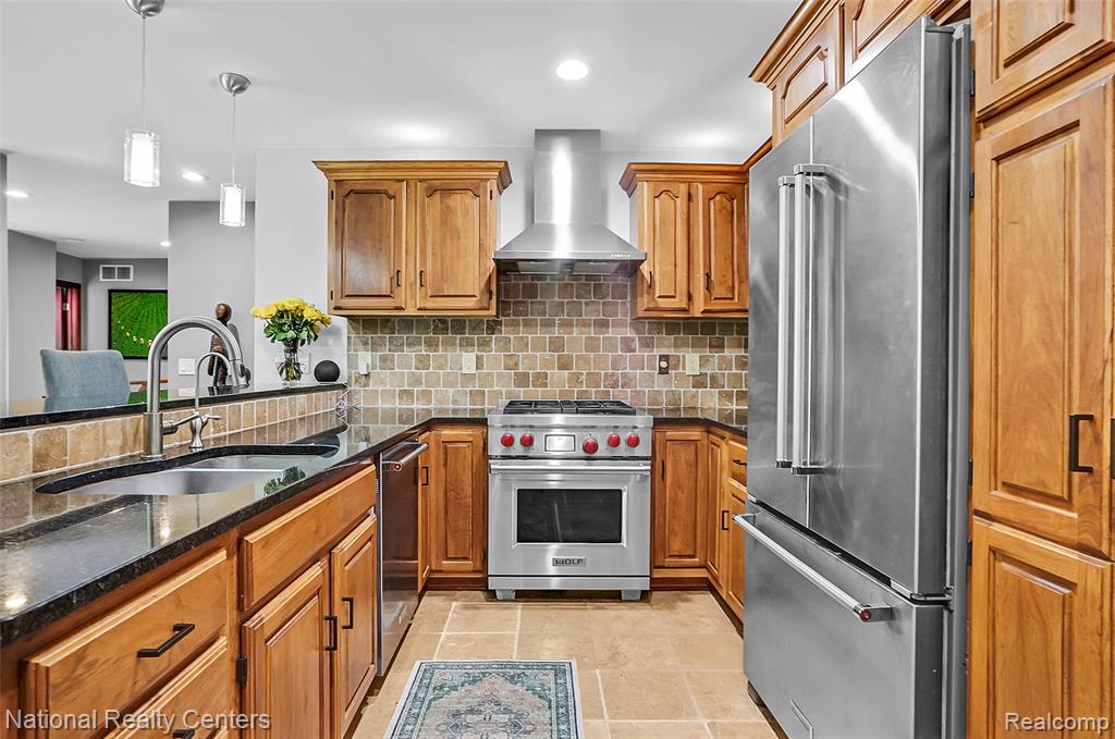 11500 Lisa Lori Lane, South Lyon, MI 48178 — Photo 21
