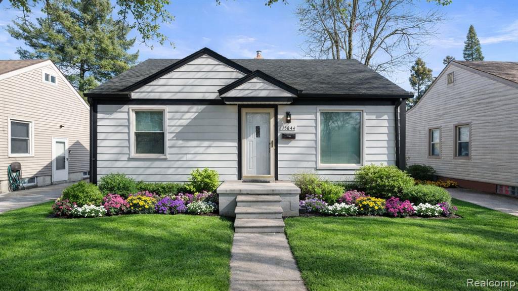 15844 Lexington, Redford, MI 48239 — front exterior