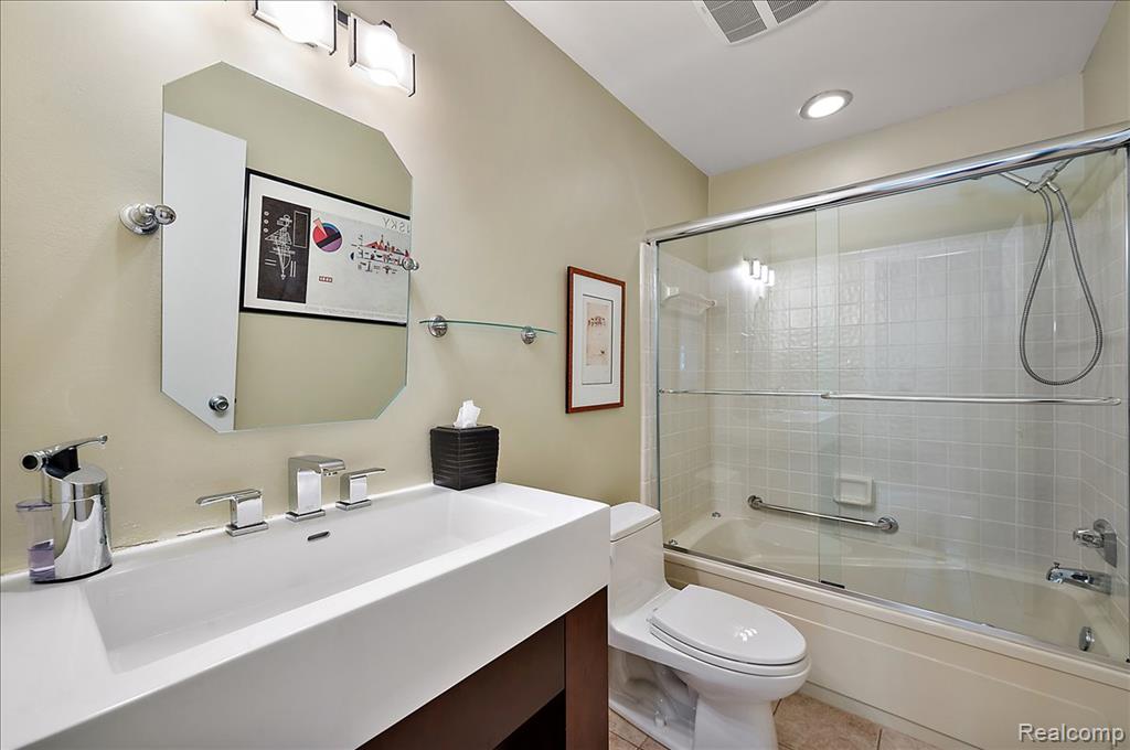 7481 Hickory Hill Drive, 25, West Bloomfield, MI — Photo 39