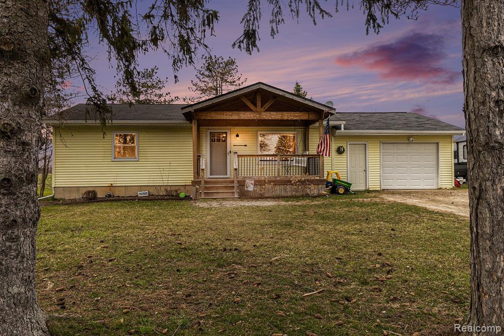 6211 E ALLEN Road, Fenton, MI 48430 — Photo 2