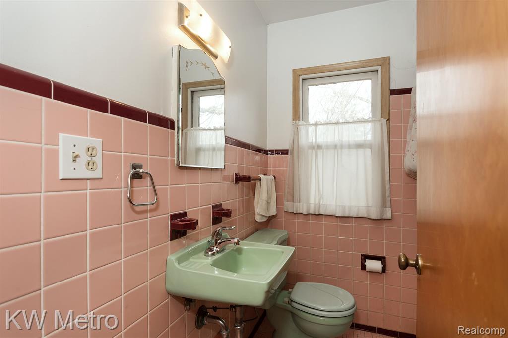 49151 RIDGE Court, Northville, MI 48168 — Photo 11