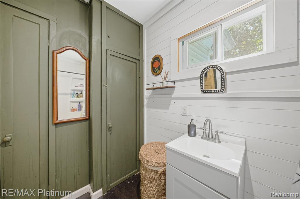 5630 Glen Echo Drive, Howell, MI 48843 — Photo 32