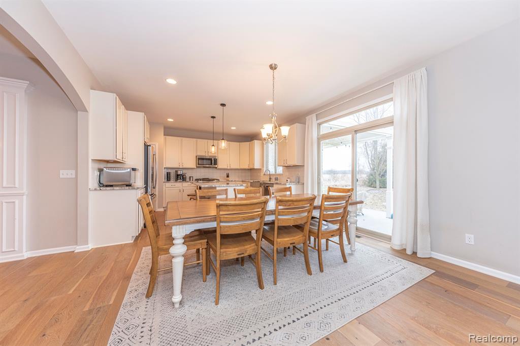 806 LAKE WOODS Drive, Canton, MI 48188 — Photo 20