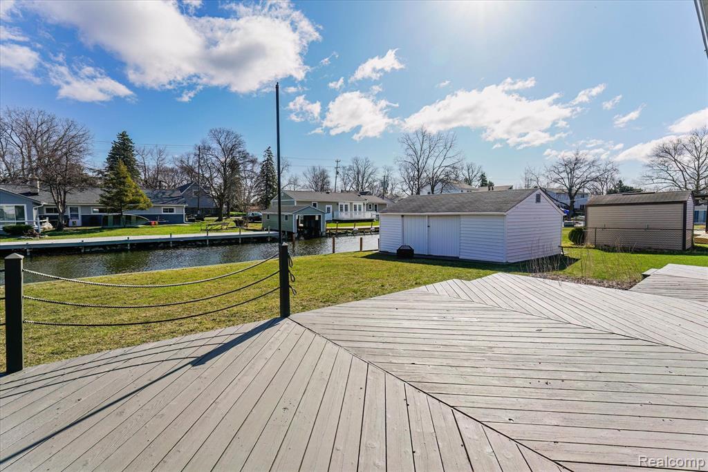 1293 BRAMBLES Drive, Waterford, MI 48328 — Photo 32