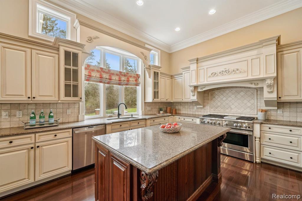 810 HIGHWOOD Drive, Bloomfield Hills, MI 48304 — Photo 11
