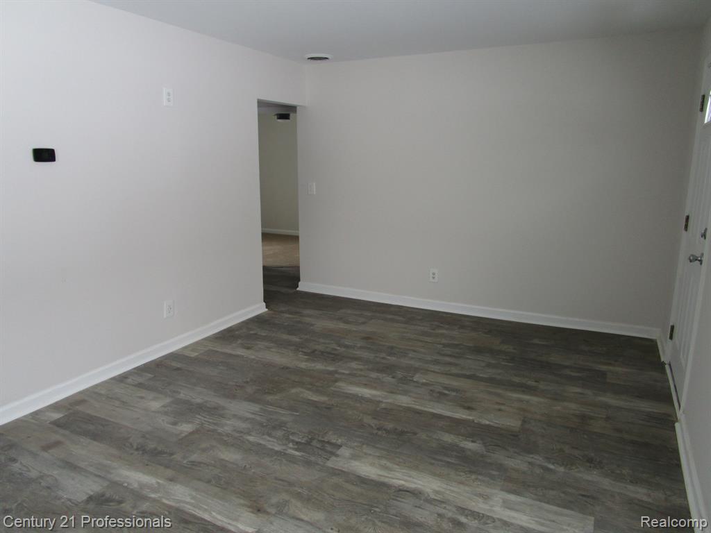22811 Purdue Avenue, Farmington, MI 48336 — Photo 6