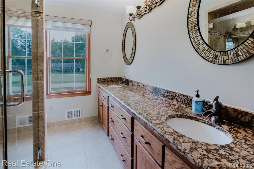 454 Lesdale Drive, Troy, MI 48085 — Photo 27