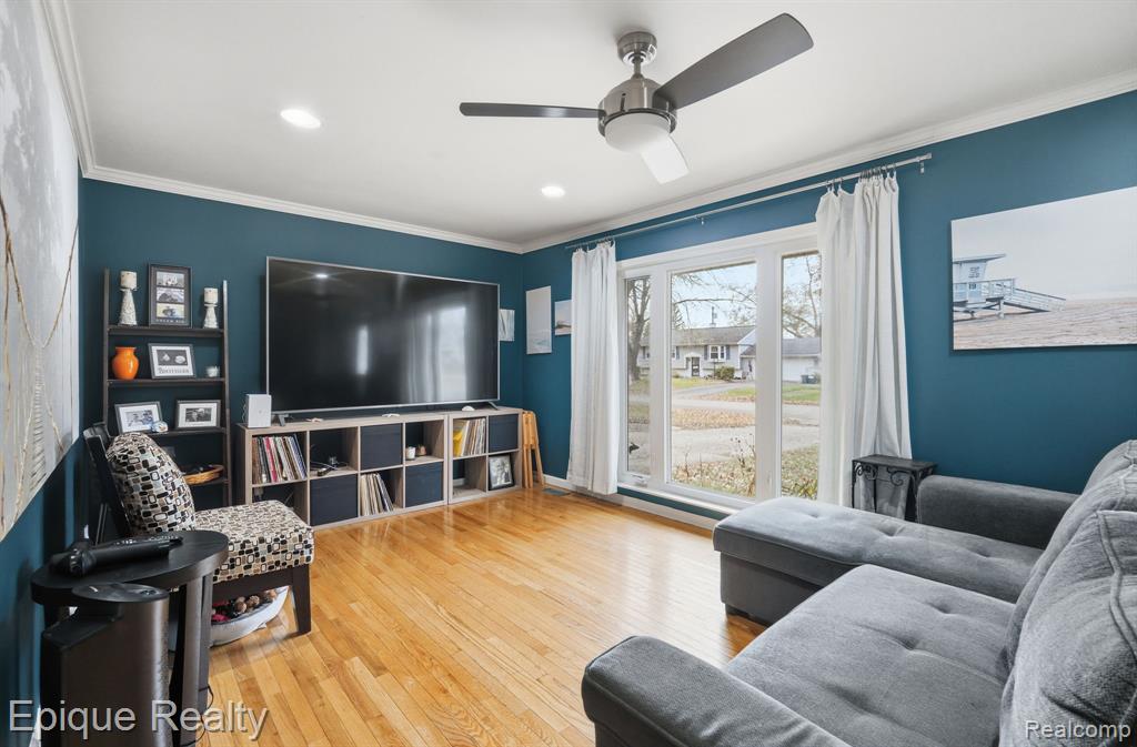 811 Los Arboles Drive, Walled Lake, MI 48390 — Photo 5